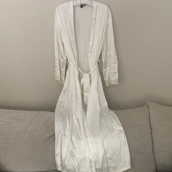 Lace Bridal Robe - Picture 6 of 6